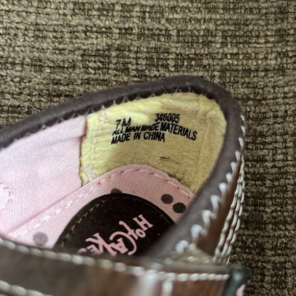 Girls gently used brown shoes - Picture 4 of 4